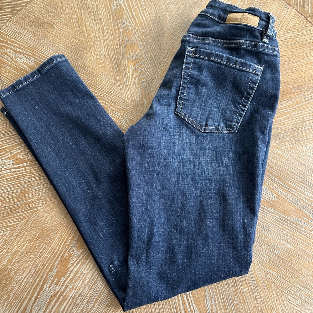 JAG Jeans  Girlfriend Mid-Rise, Size 0 / 25. Runs big.